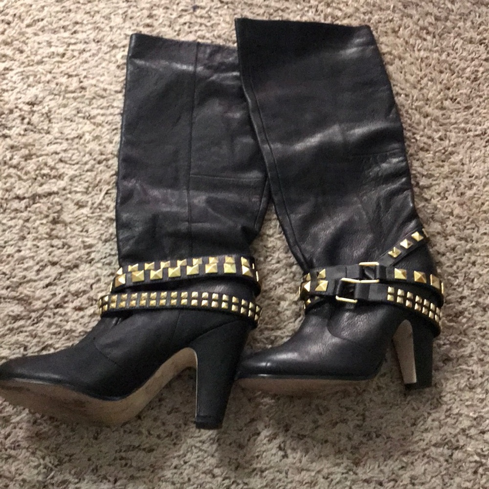 Super Chic DV Boots with Gold buckles